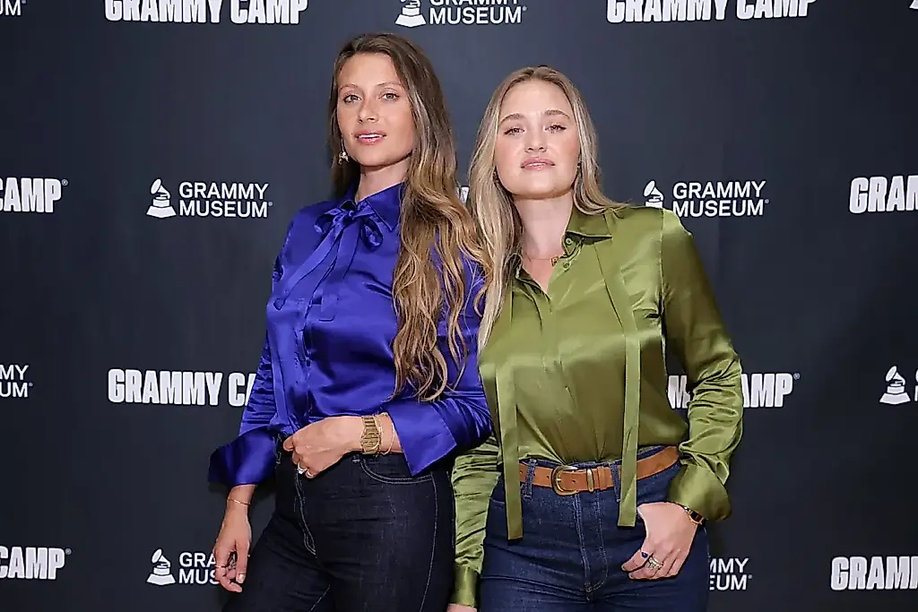 Aly & AJ отменили тур ради Бродвея