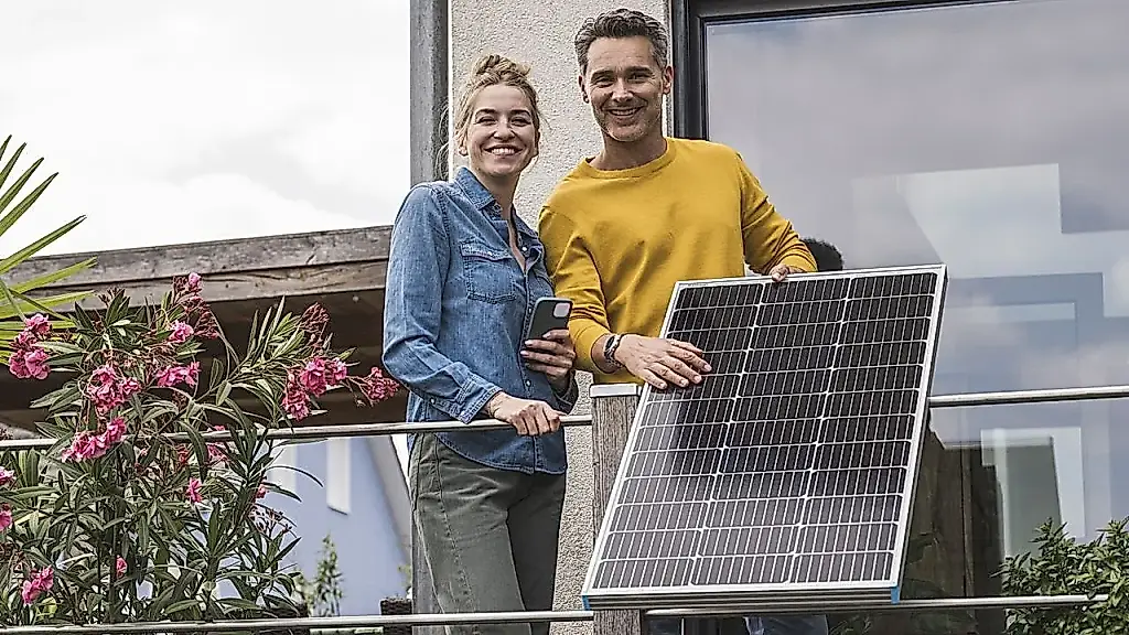 Panel solar y seguro: alertan a los británicos de los riesgos de una minicentral eléctrica doméstica