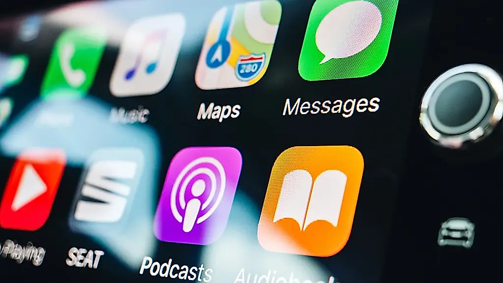 CarPlay без кабеля: кто подключается первым — Bluetooth или Wi‑Fi?