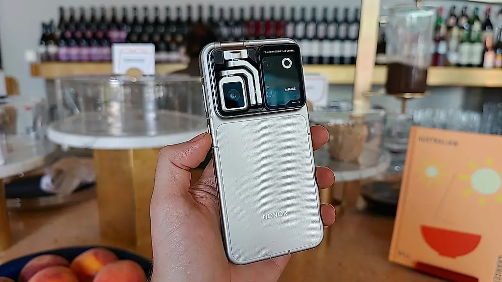 Honor Robot Phone: смартфон на кардане почти научился удивлять