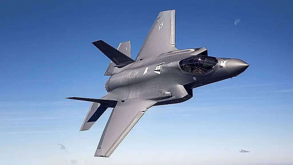 Шлем за $400 тысяч: F-35 получил «рентгеновское зрение», а Пентагон едва не отказался от него