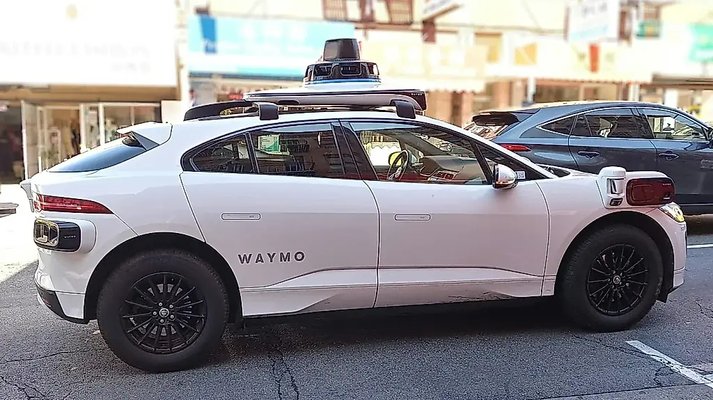 Waymo abre sus robotaxis al público