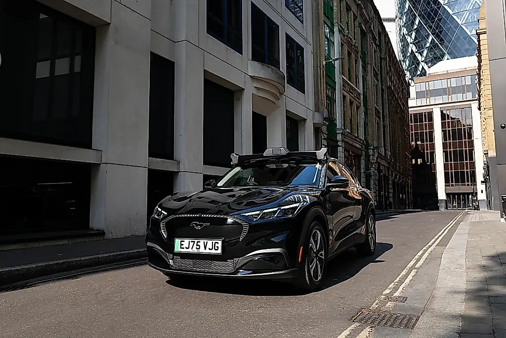 Uber lanza robotaxis en Londres antes que Waymo