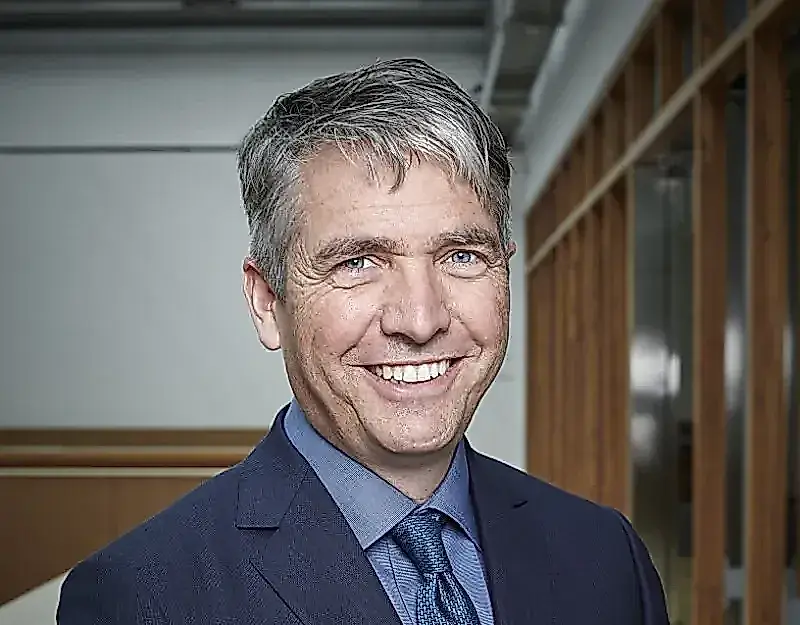 El director del AGO se marcha en la cima