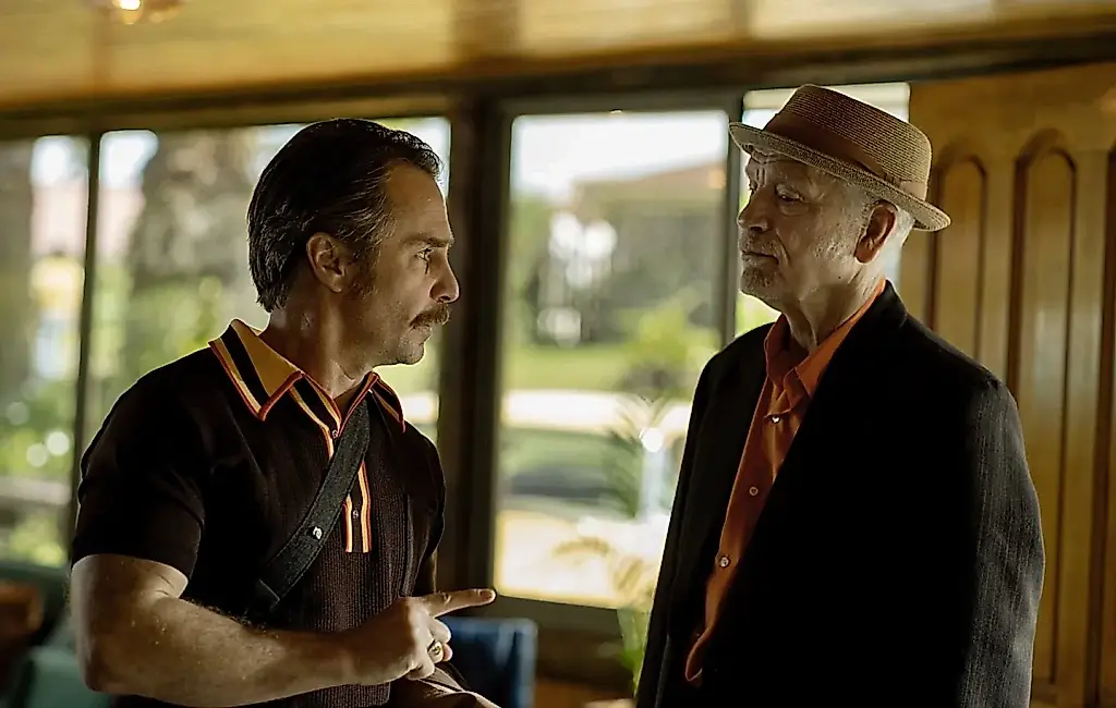 «Wild Horse Nine»: una comedia mordaz sobre mercenarios que apunta a los premios