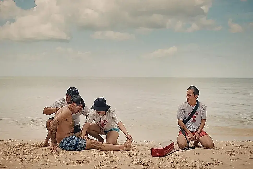 «Hombre al agua»: Gael García Bernal ahoga a su protagonista en historias ajenas