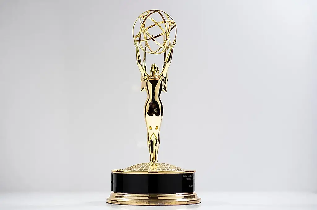 Los Emmy reparten música