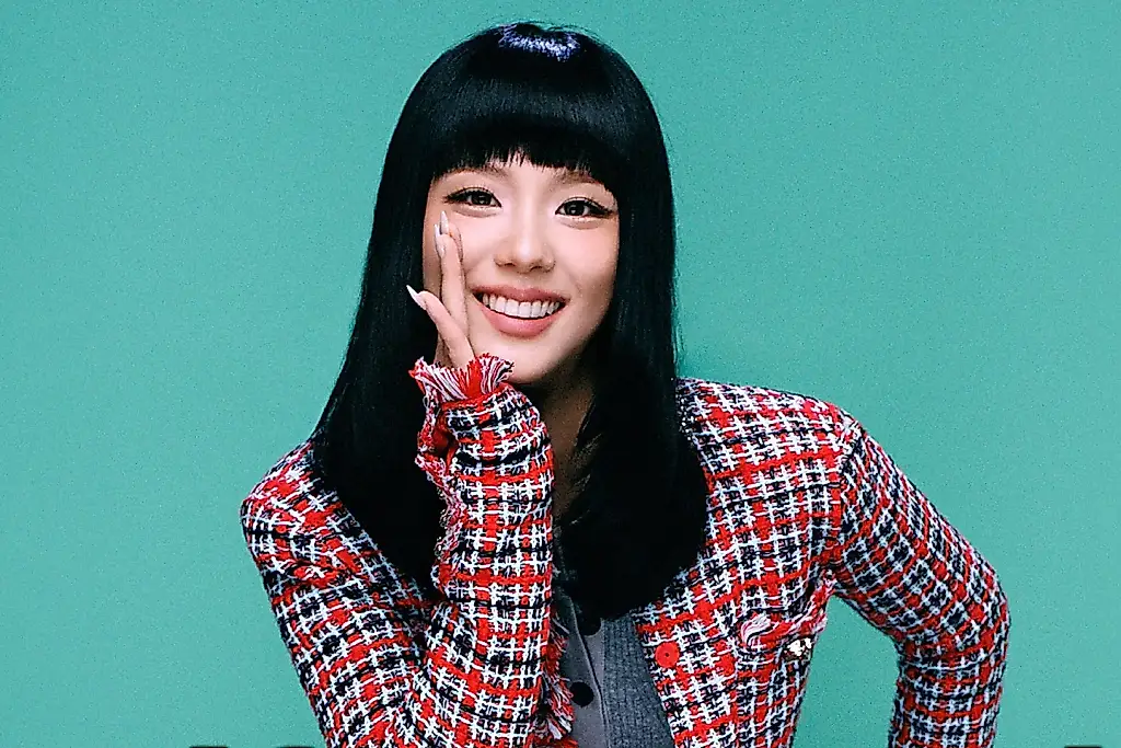 JISOO сыграет четыре роли в кампании Self-Portrait
