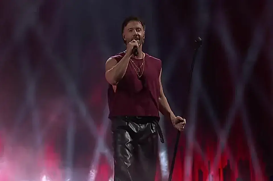 Travis Garland conquista AGT
