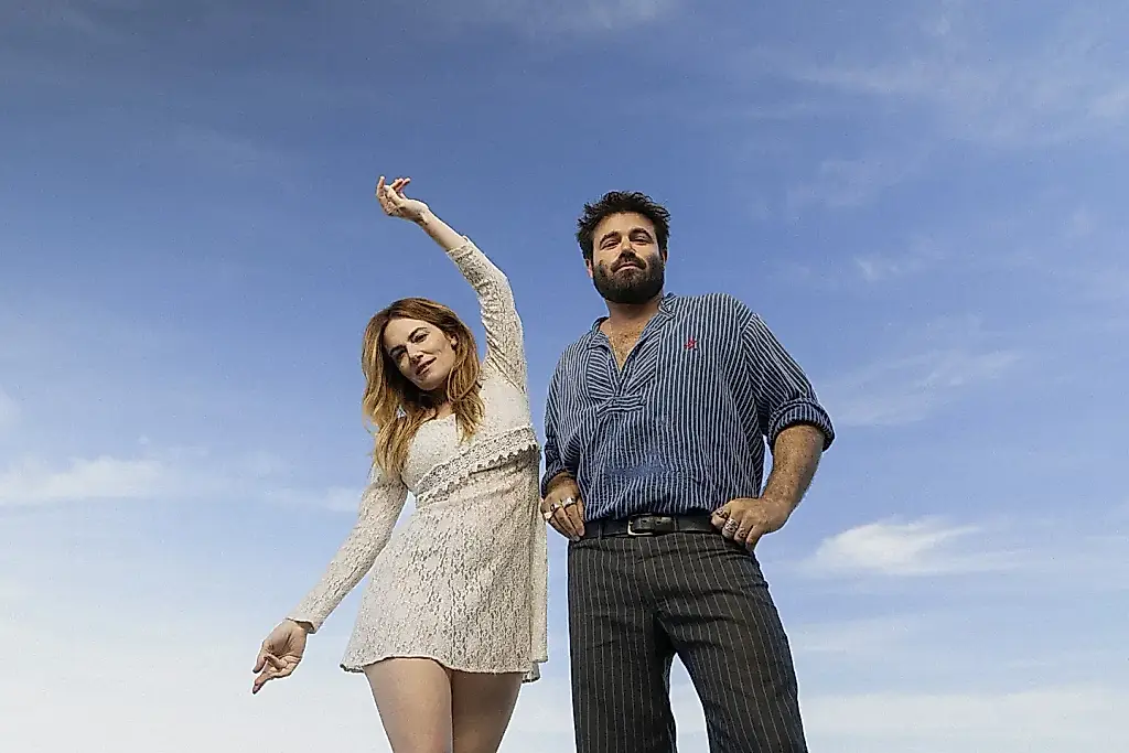 Angus & Julia Stone нашли счастье в дороге и записали новый альбом «Karaoke Bar»