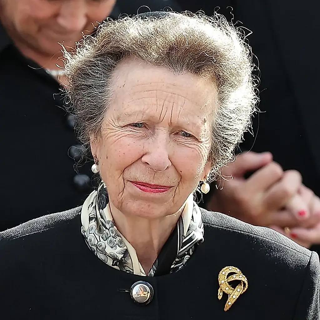 El broche que recuerda a Anna