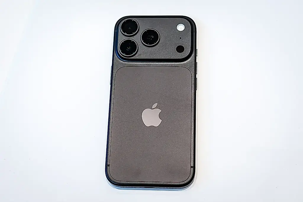Vuelve el iPhone Pro negro