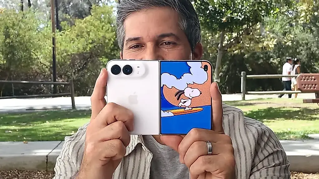 Apple amplía un año la conexión por satélite, pero reserva los nuevos ajustes de cámara para los iPhone recientes