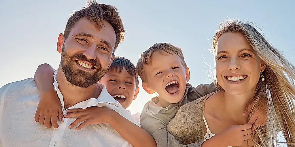El autoritarismo crece en casa; la dominación, fuera de la familia