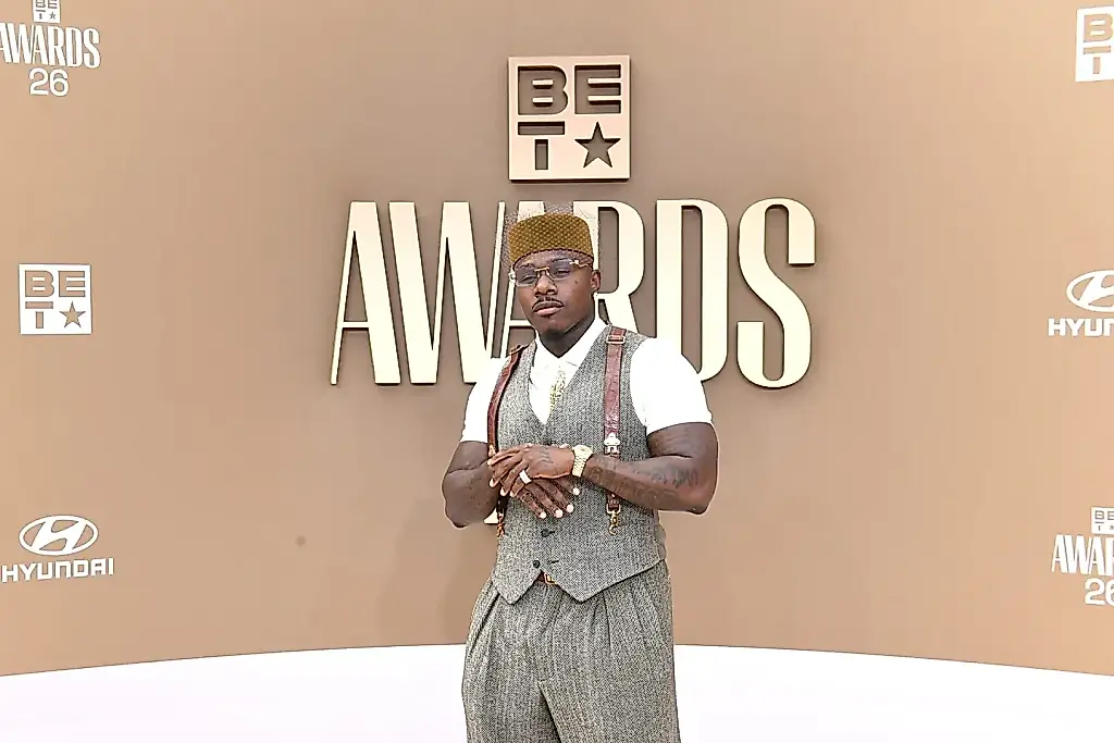 DaBaby responde a las críticas por los precios de su restaurante: «Para vosotros está Waffle House»