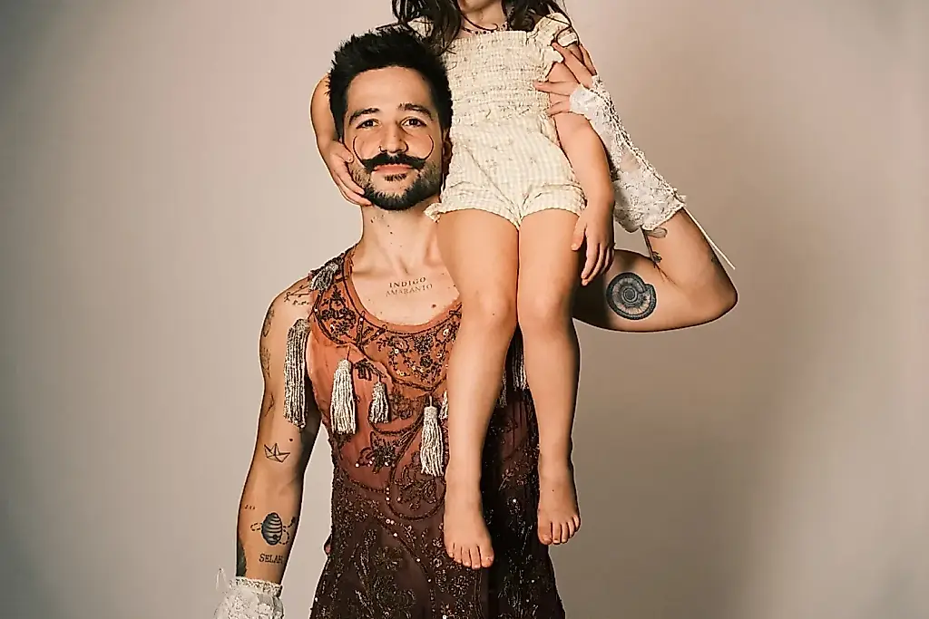 Camilo ha convertido la paternidad en un álbum de cuento