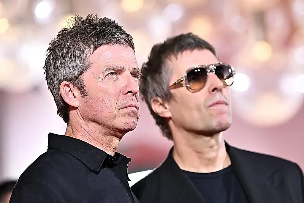 Oasis mantienen la intriga: unos drones en Mánchester apuntan a una nueva gira