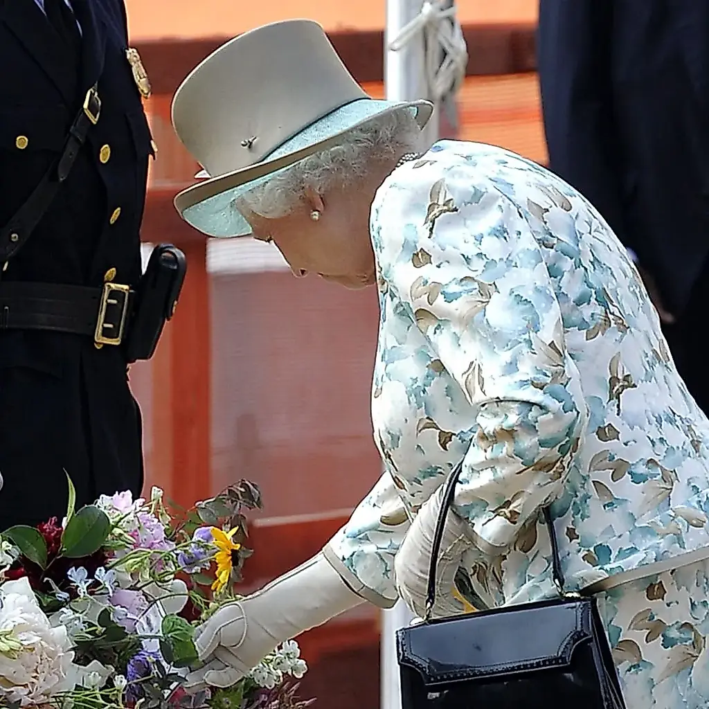 La reina rompió su silencio
