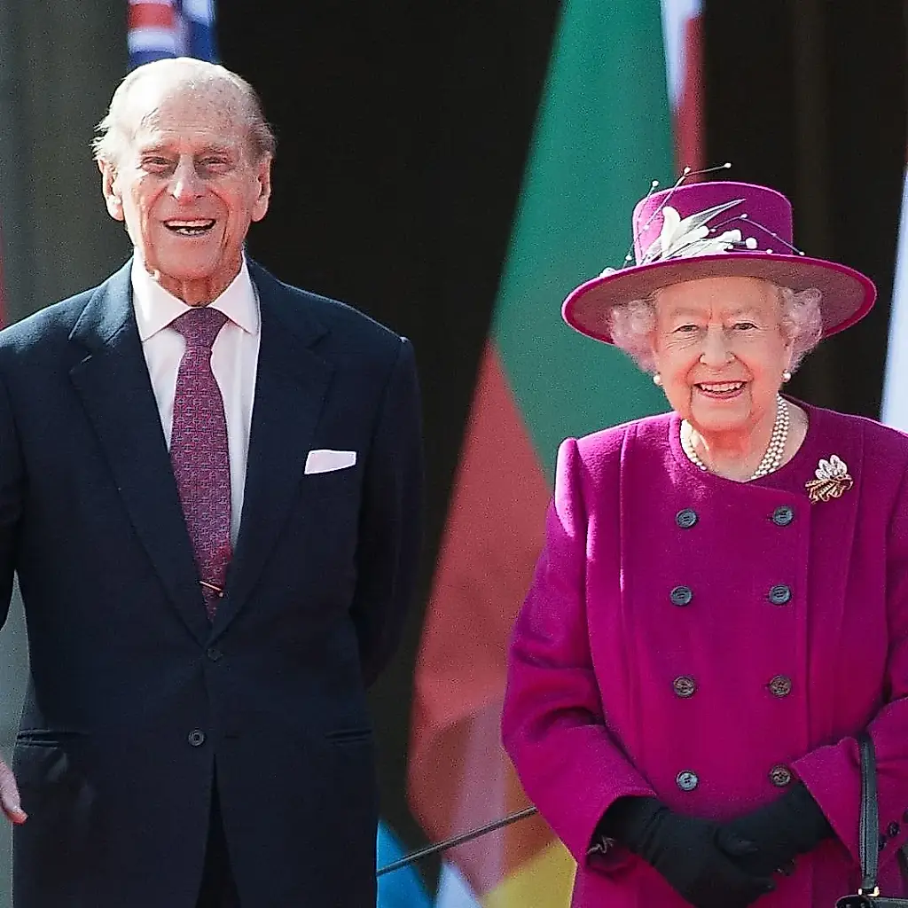 La reina con barba: cómo Isabel II gastó una broma al príncipe Felipe