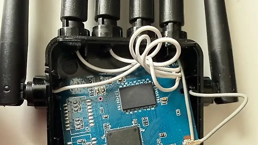 Un router de tres libras con una puerta trasera
