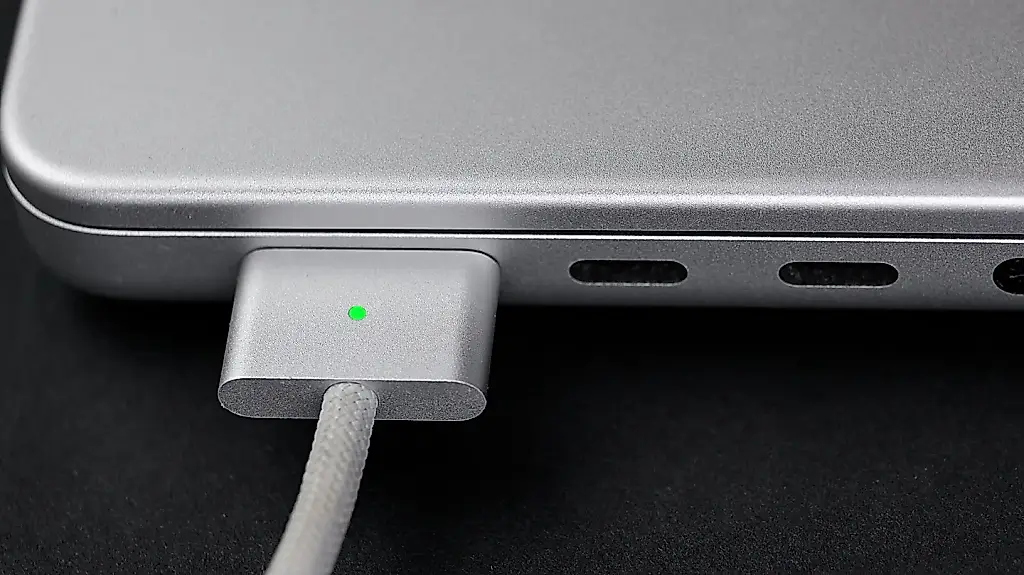 MagSafe o USB‑C: cómo cargar un MacBook