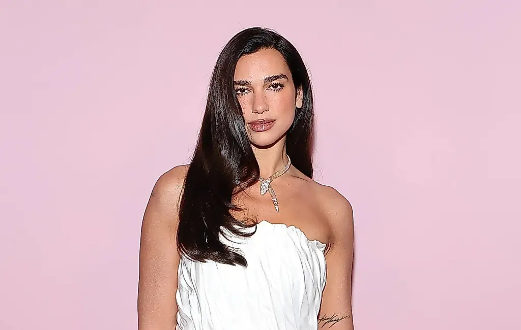 Samsung contra Dua Lipa: un juez decidirá si se pueden vender televisores con la imagen de una estrella