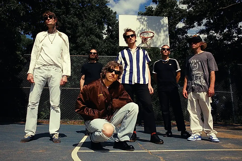 Cage the Elephant взяли радио