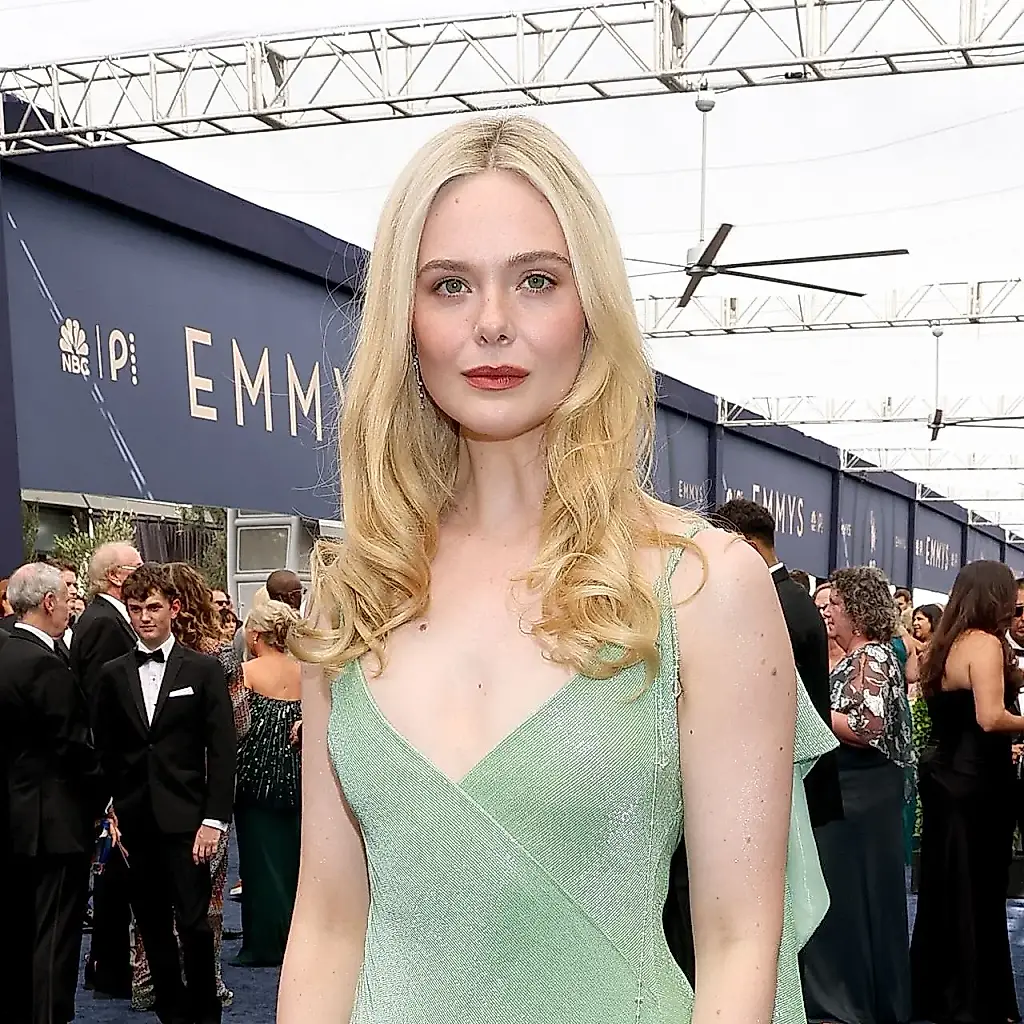 Elle Fanning cambia el glamour del viejo Hollywood por un Ralph Lauren moderno en los Emmy