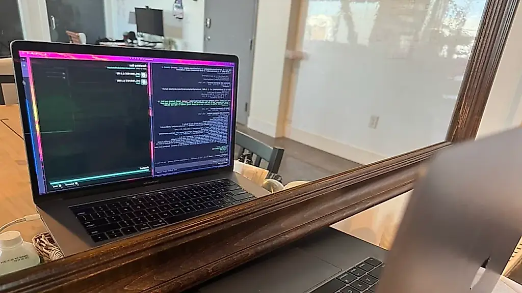 ИИ смотрит в зеркало и чинит Radeon