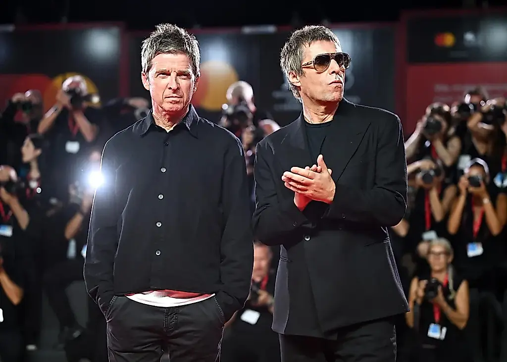 Oasis vuelve de gira: los hermanos Gallagher anuncian 38 conciertos para 2027