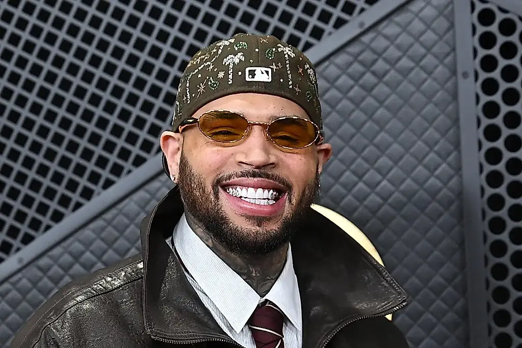 Chris Brown da las gracias a los congresistas por el reconocimiento, pese a las críticas