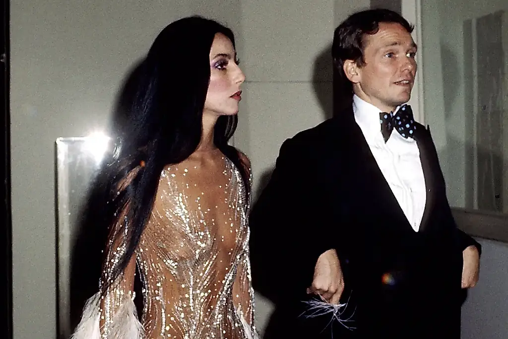 Блеск после финала: как Bob Mackie одевал музыкальных звезд
