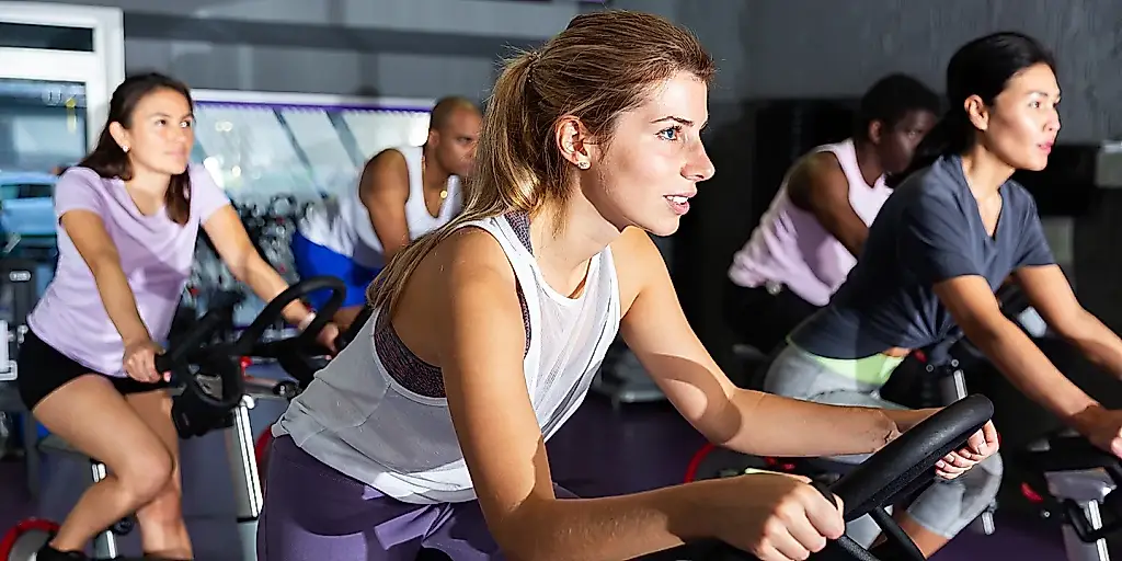Emociones en la cinta de correr: por qué solo se halló una relación con el ejercicio intenso en mujeres
