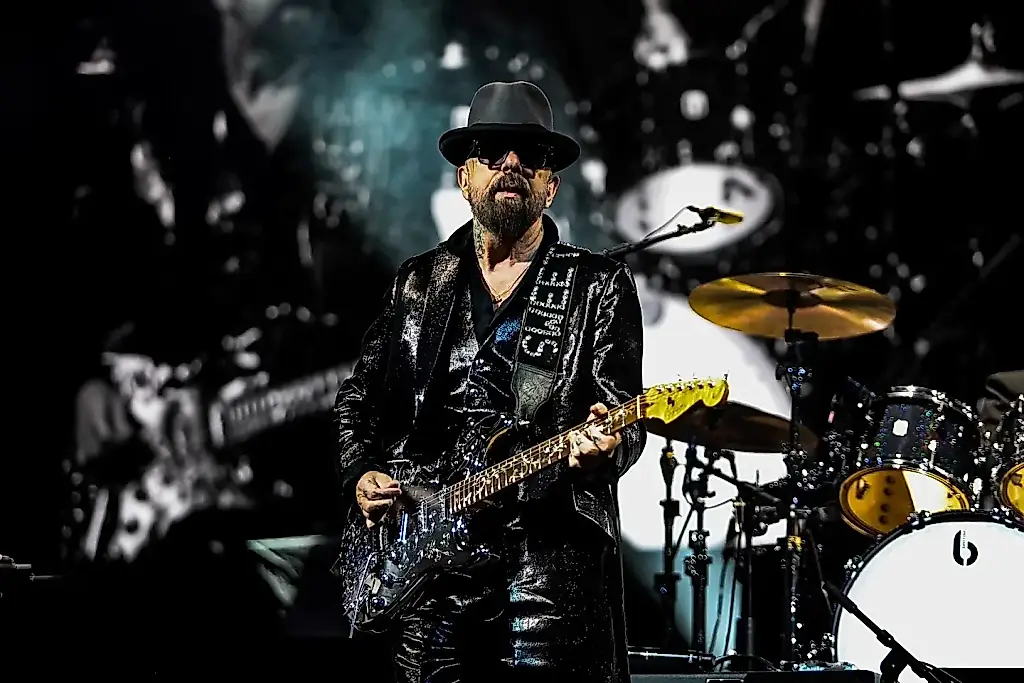 Dave Stewart grabó el álbum al revés y convirtió por accidente una maqueta casera en un lanzamiento completo