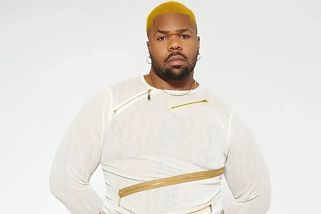 MNEK vuelve a sí mismo: «Bulldozer!!» como manifiesto personal
