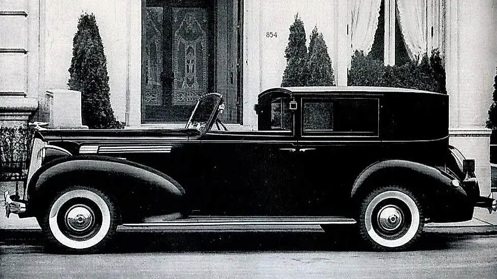 Packard de 1938: lujo con aspecto de coche fúnebre