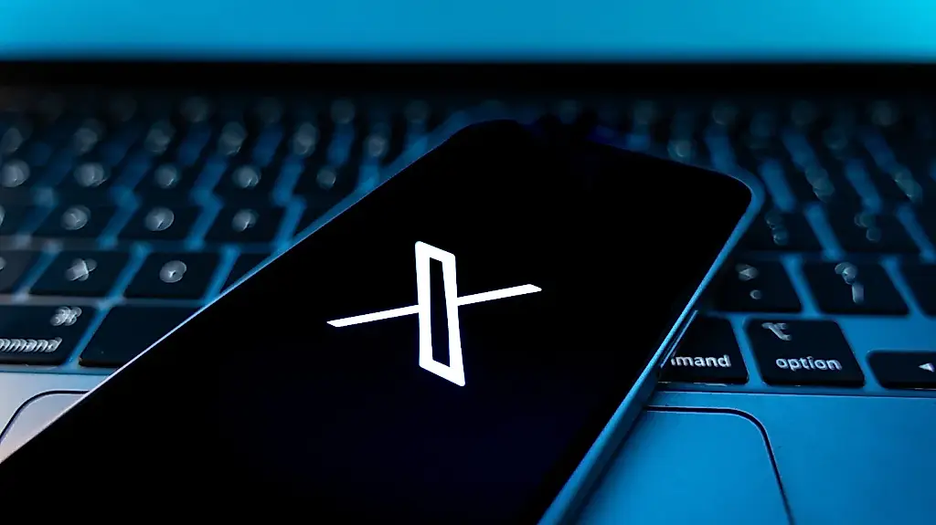 X призналась: законы прячут посты