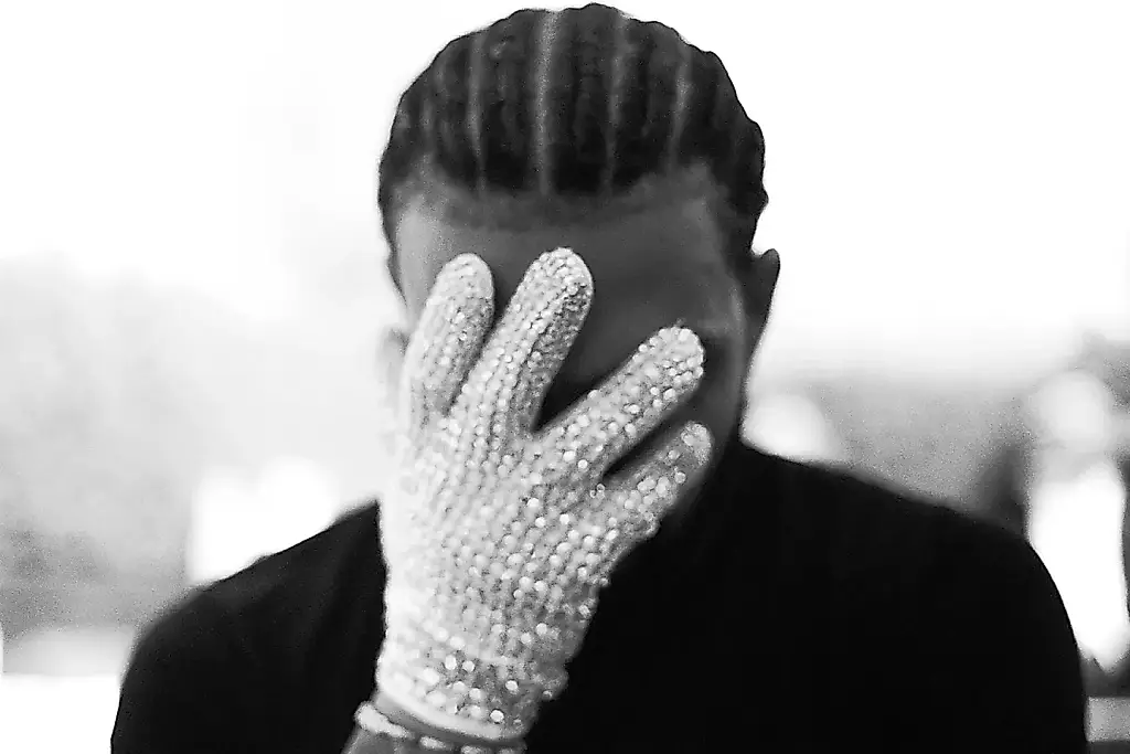 Drake echa leña a un viejo conflicto