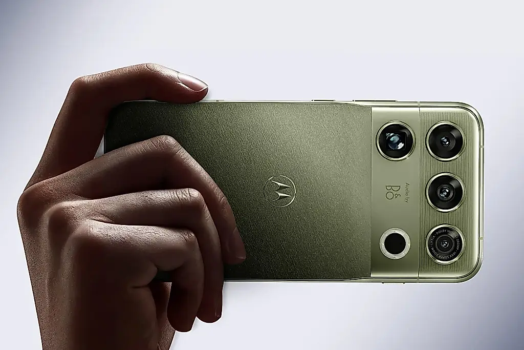 Motorola Signature 27: флагман с причудливым дизайном и новым чипом Qualcomm