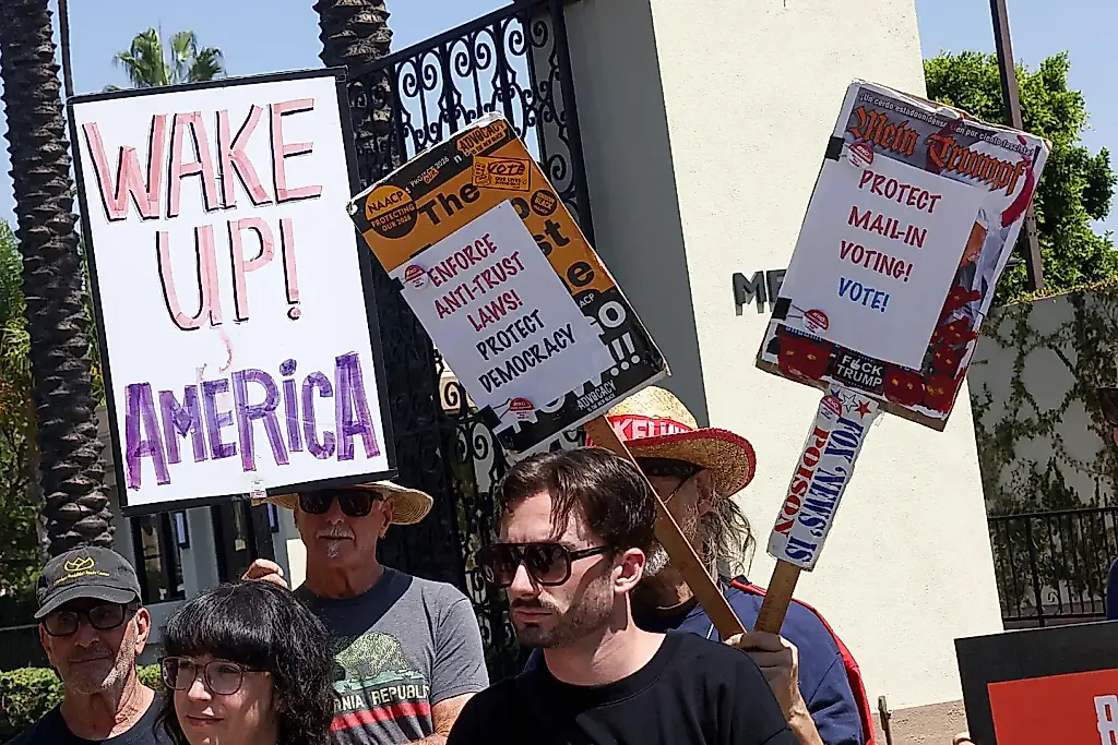Слияние на паузе: суд дал противникам сделки последний шанс остановить Paramount и Warner Bros.