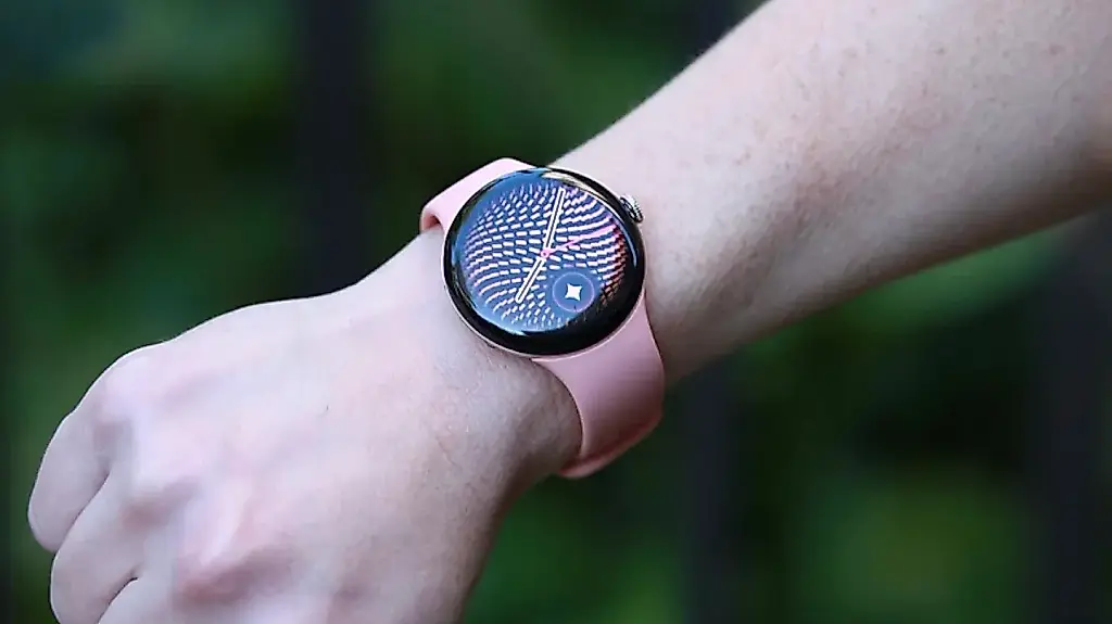 Pixel Watch 5 empezará a seguir la tensión arterial y la resistencia a la insulina