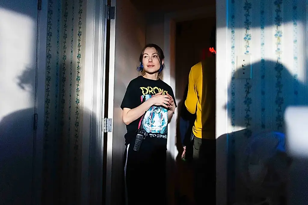 Phoebe Bridgers lanza «On Video» para «Primetime», la película con Robert Pattinson