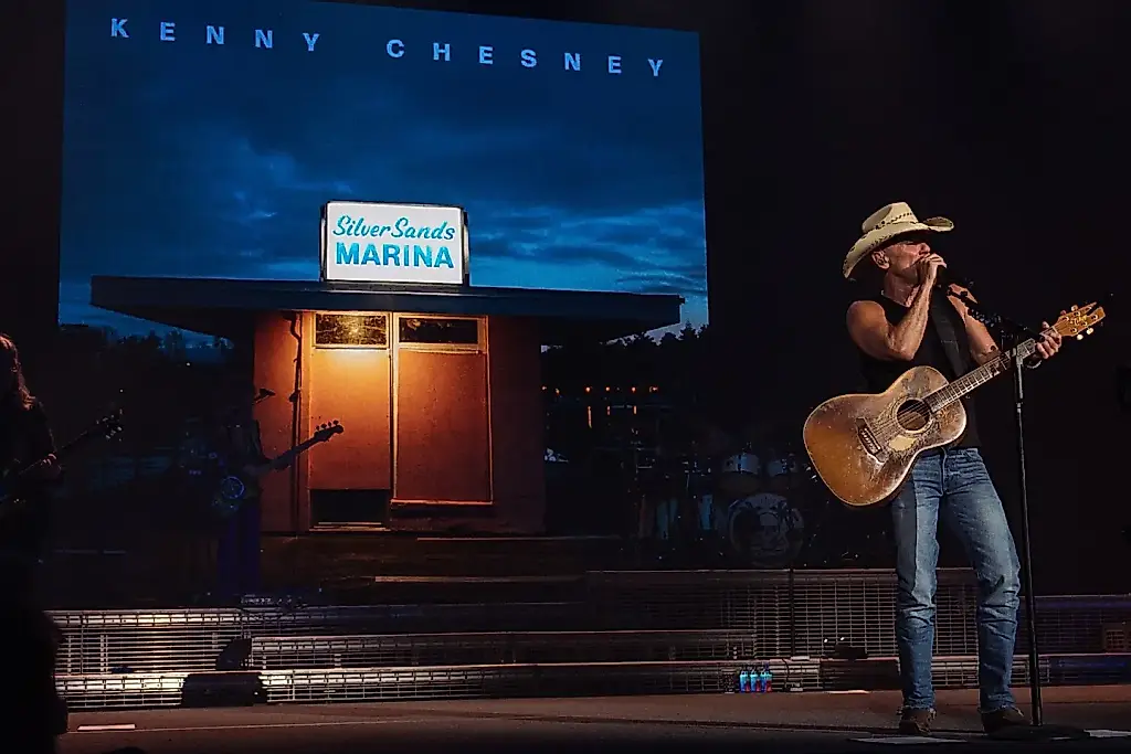 Kenny Chesney vuelve a sus raíces: cinco momentos de un concierto íntimo en Nashville