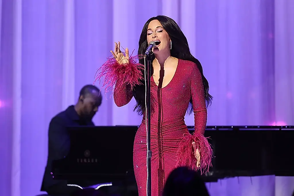 Kacey cantó para Dolly