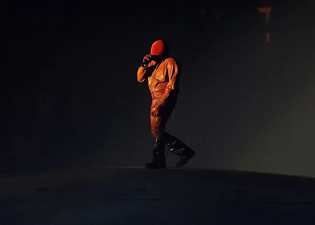 Ye irrumpe en el escenario con Chris Brown y Usher: espectáculo sorpresa en Los Ángeles