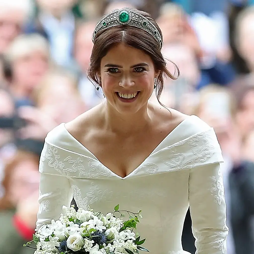 La «excepcionalmente rara» tiara nupcial, la joya más cara de la monarquía británica (y no pertenece a Isabel II)