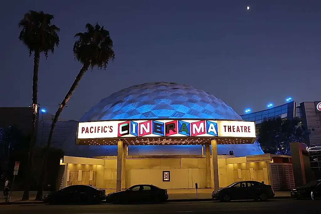 Sony возвращает культовый кинотеатр Cinerama Dome