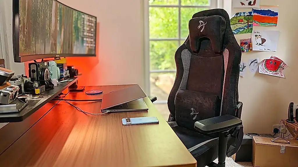 Análisis de la Arozzi Vernazza Supersoft: «La silla de oficina más cómoda en la que he trabajado»