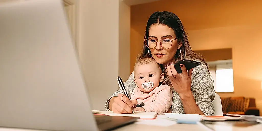 Madres en el trabajo: desmontando el mito de la «penalización por maternidad»