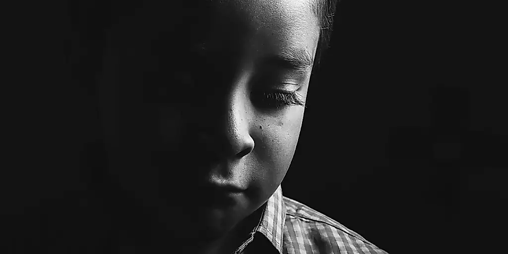 Justificar el maltrato infantil por motivos religiosos se relaciona con más ansiedad y depresión en la edad adulta